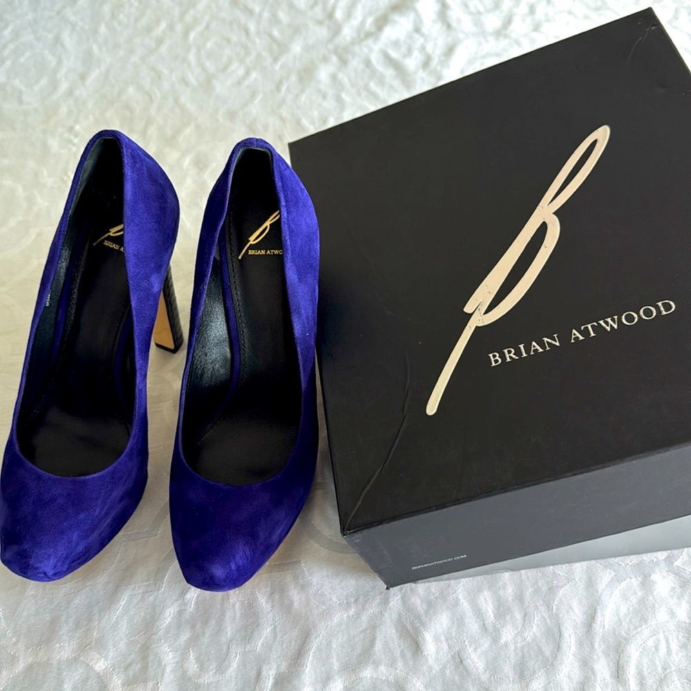 Suede pumps
